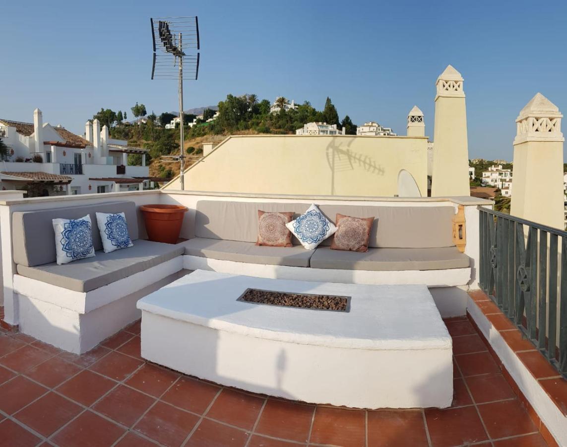 3 Bedroom Duplex Penthouse With Stunning Rooftop Solarium And See Views Apartamento