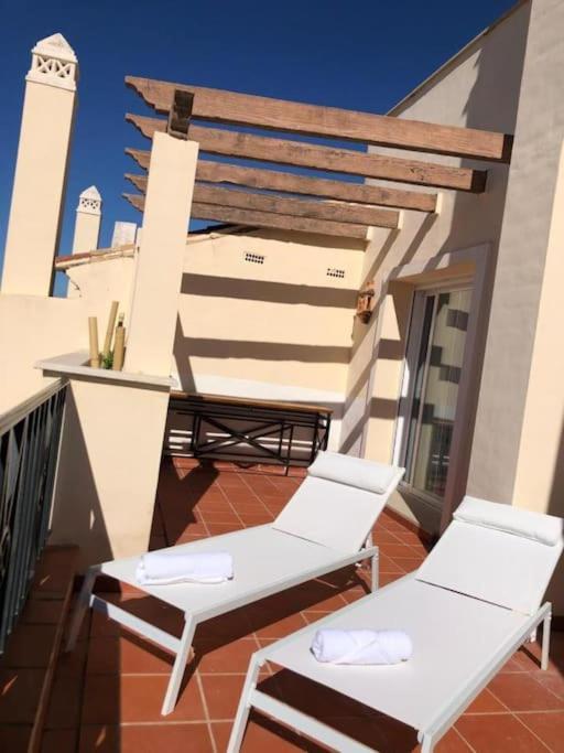 3 Bedroom Duplex Penthouse With Stunning Rooftop Solarium And Views