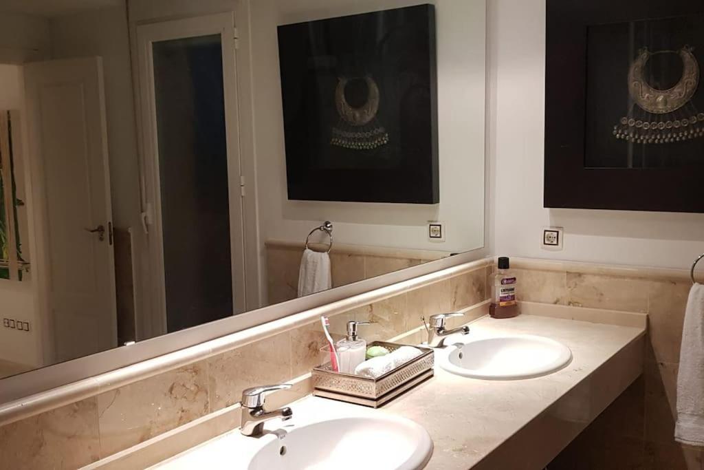 Apartemen 3 Bedroom Duplex Penthouse With Stunning Rooftop Solarium And Views *