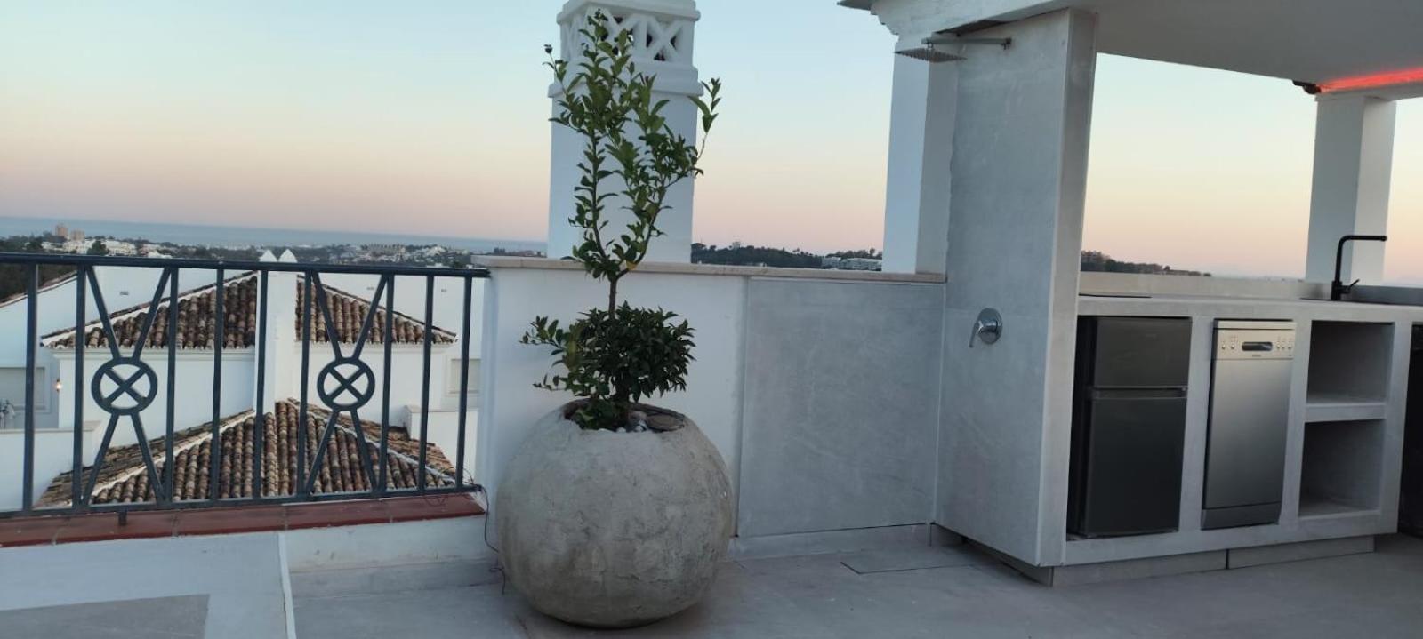 3 Bedroom Duplex Penthouse With Stunning Rooftop Solarium And Views Apartemen